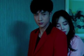 娱乐圈里两个男人吃瓜,是友情升温还是另有隐情？